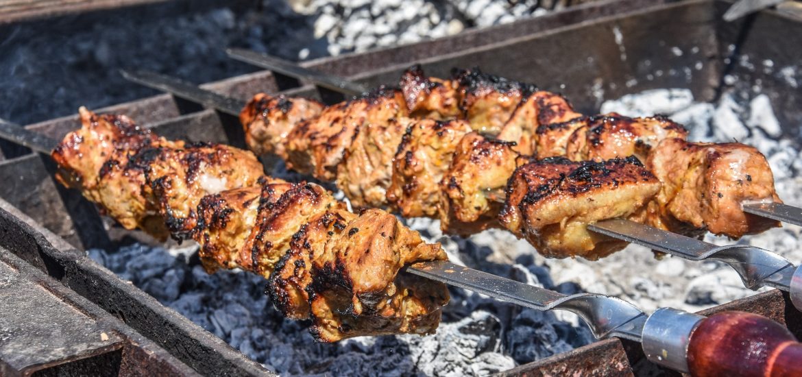 brochettes de poulet mariné au barbecue